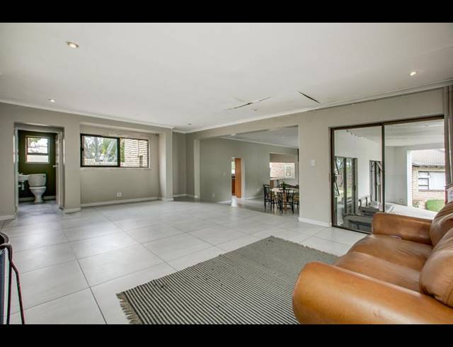 4 BEDROOM HOUSE FOR SALE IN FOURWAYS GARDENS